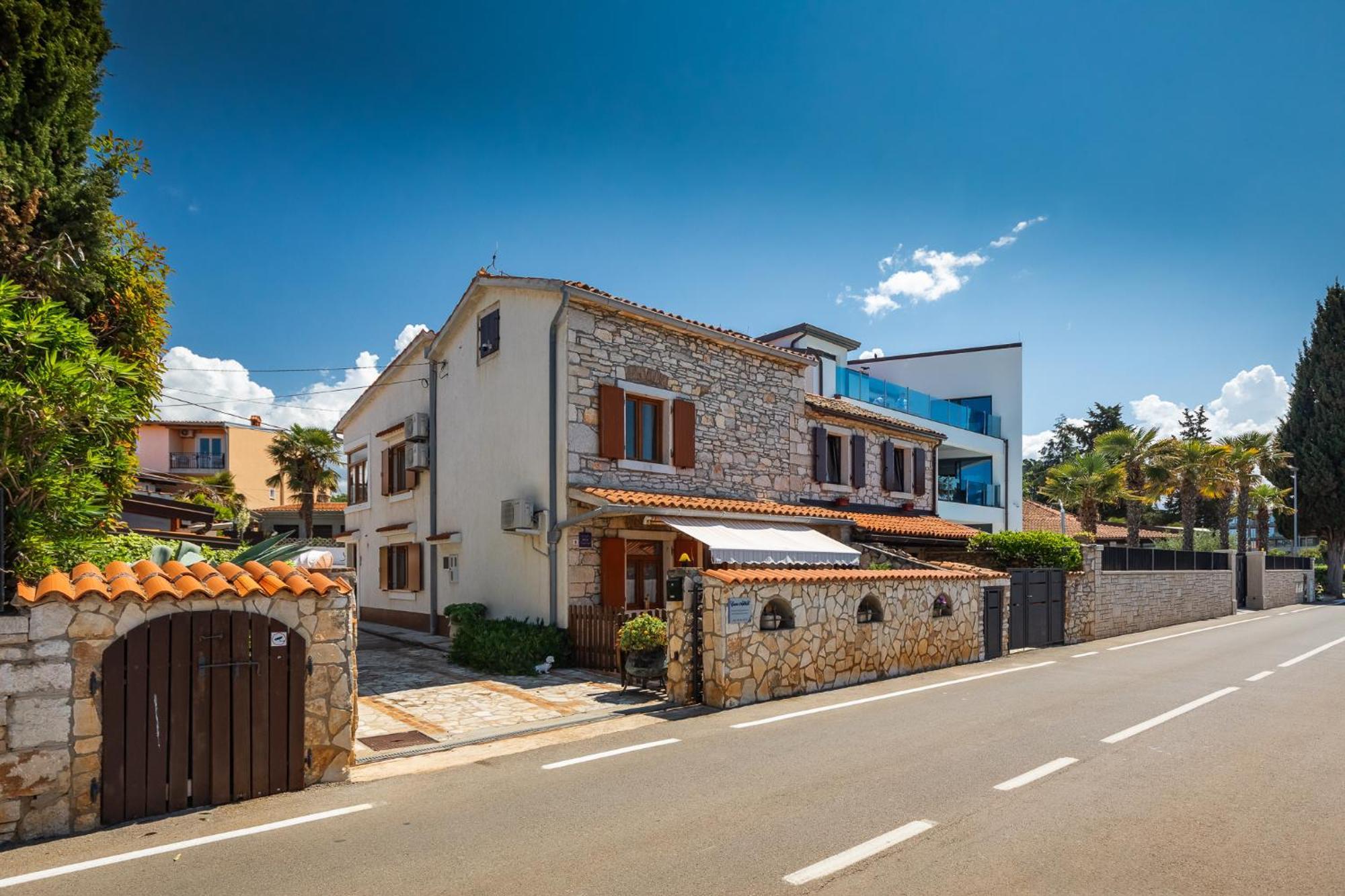 Beach House - Sea Breeze Porec Bagian luar foto