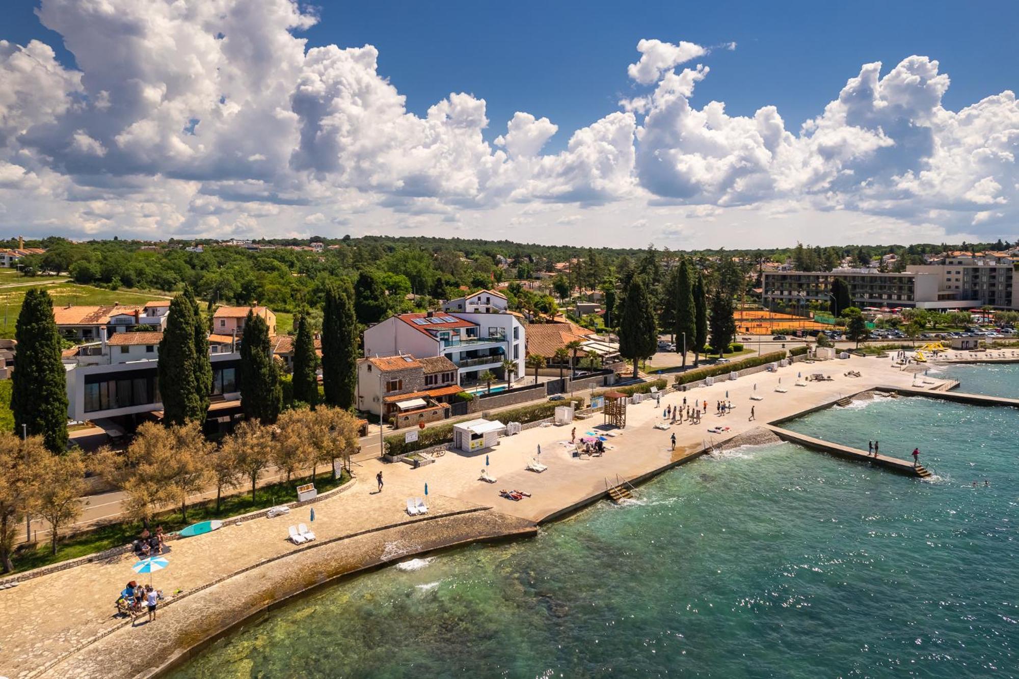 Beach House - Sea Breeze Porec Bagian luar foto