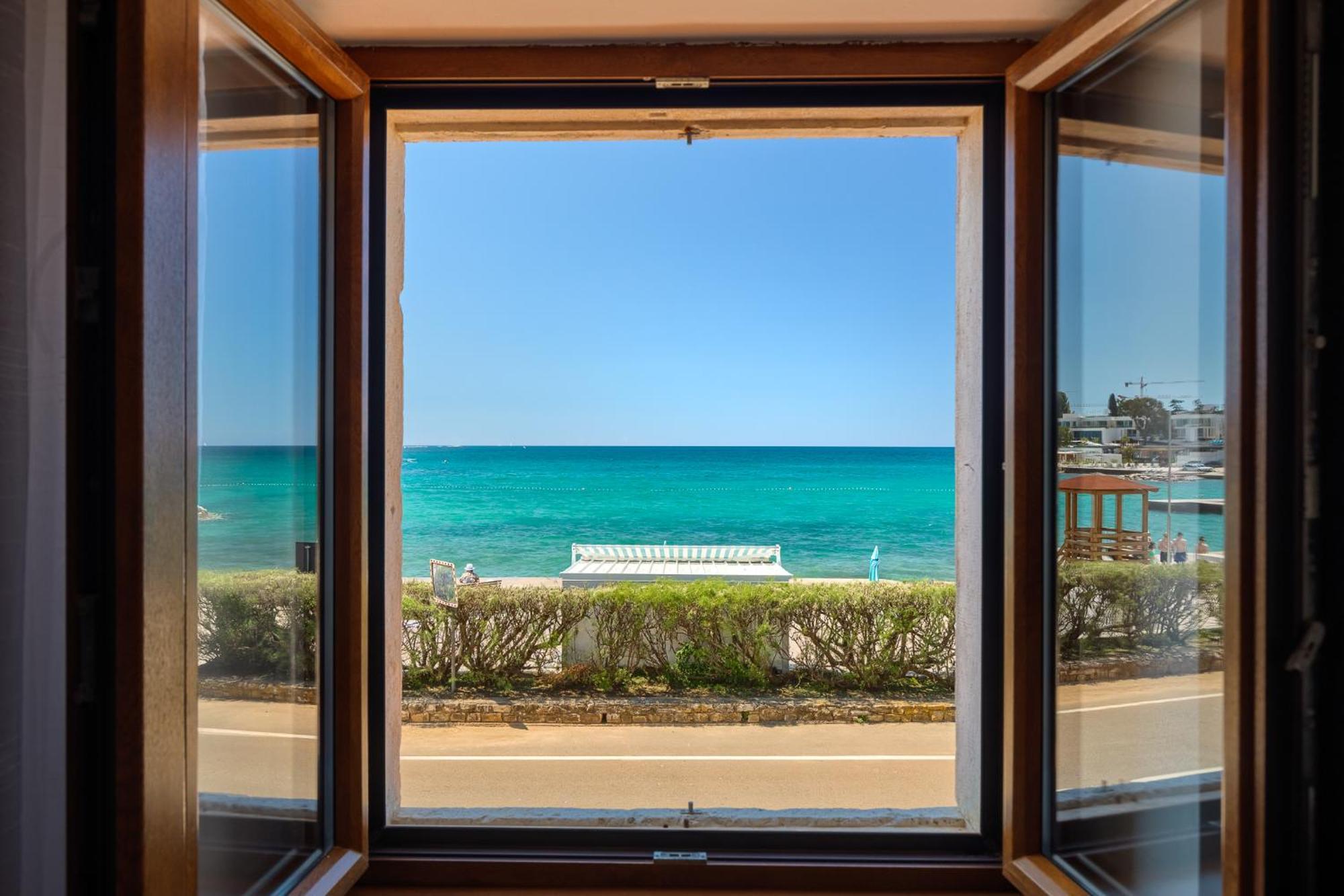 Beach House - Sea Breeze Porec Bagian luar foto