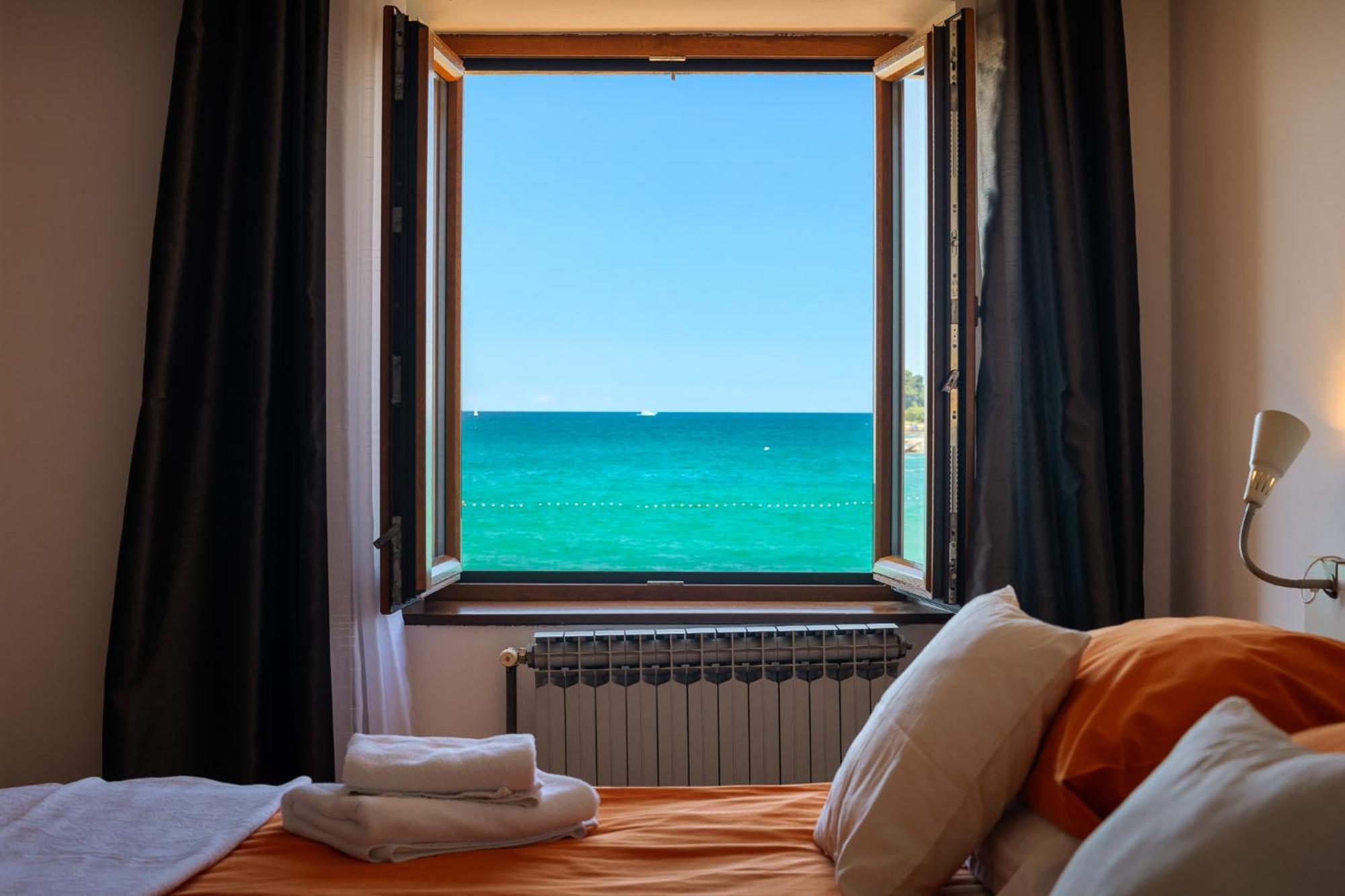 Beach House - Sea Breeze Porec Bagian luar foto