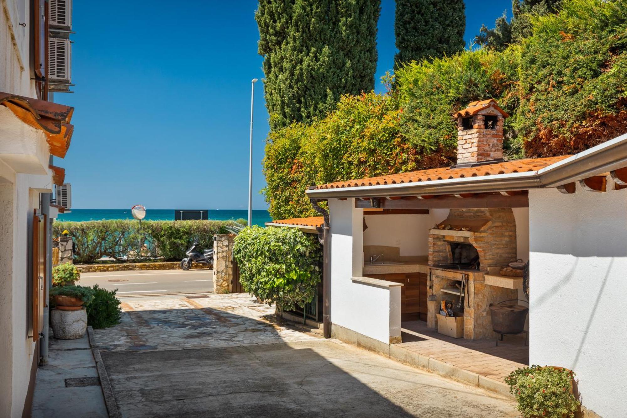 Beach House - Sea Breeze Porec Bagian luar foto
