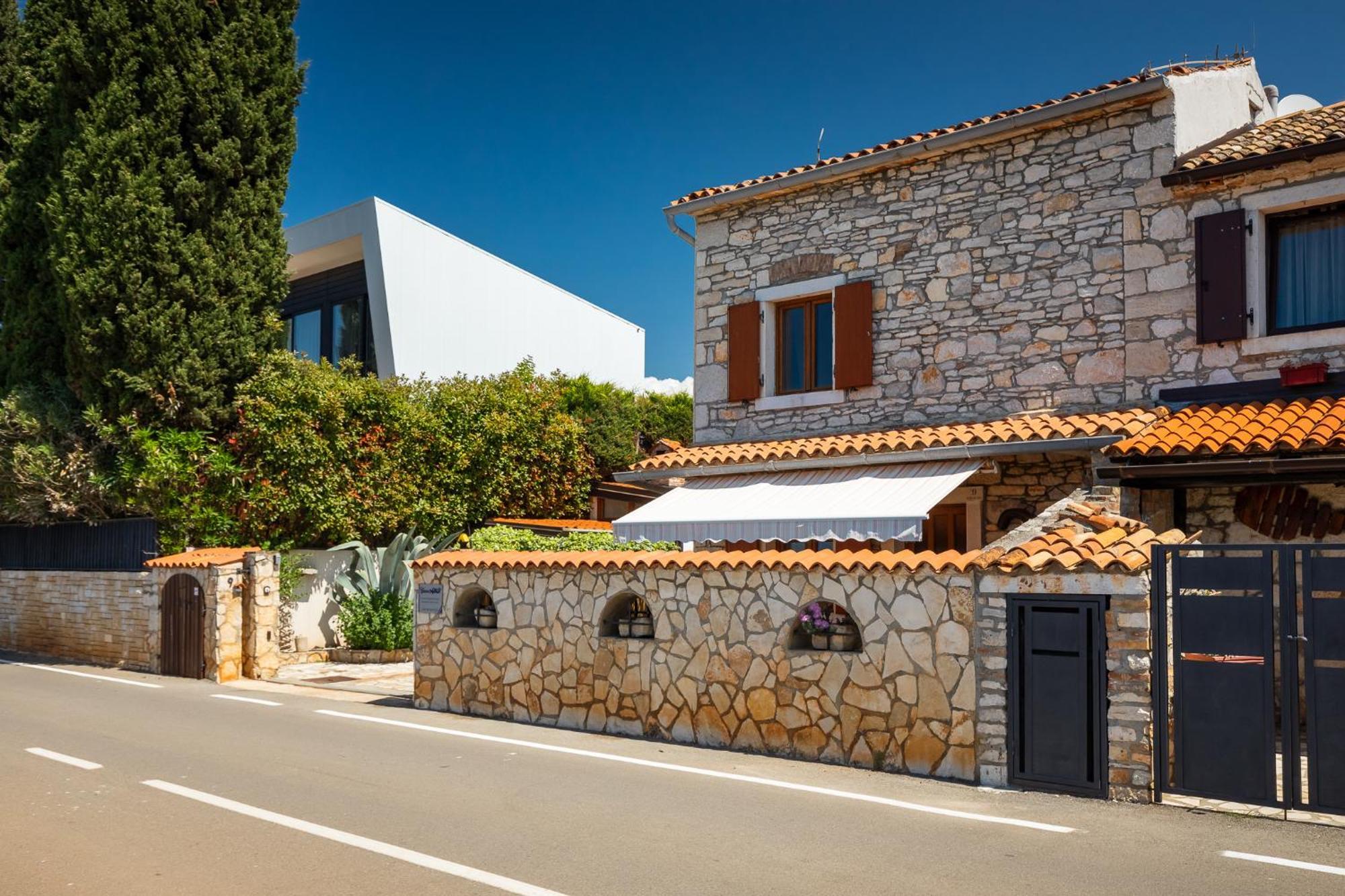 Beach House - Sea Breeze Porec Bagian luar foto