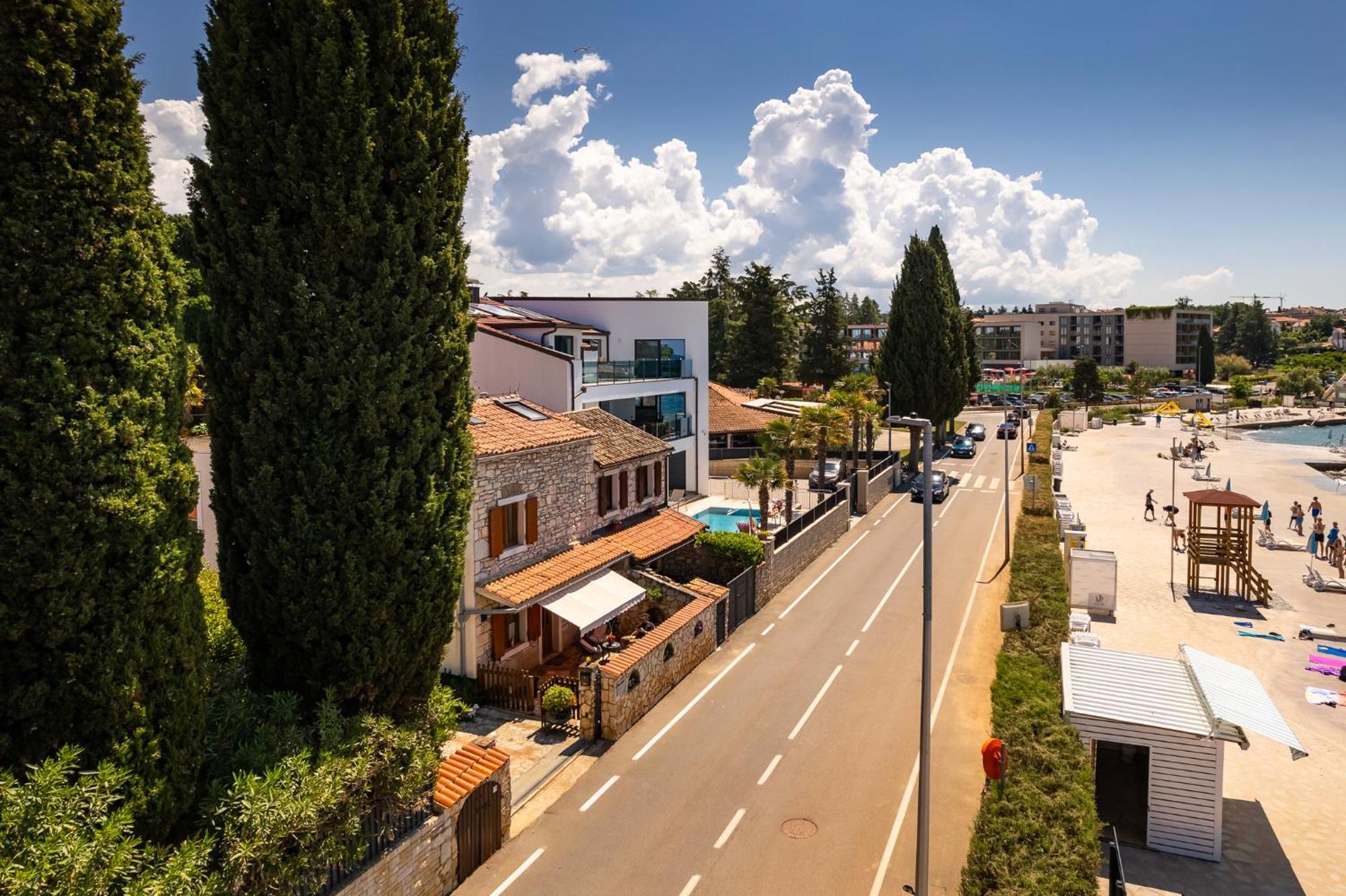 Beach House - Sea Breeze Porec Bagian luar foto
