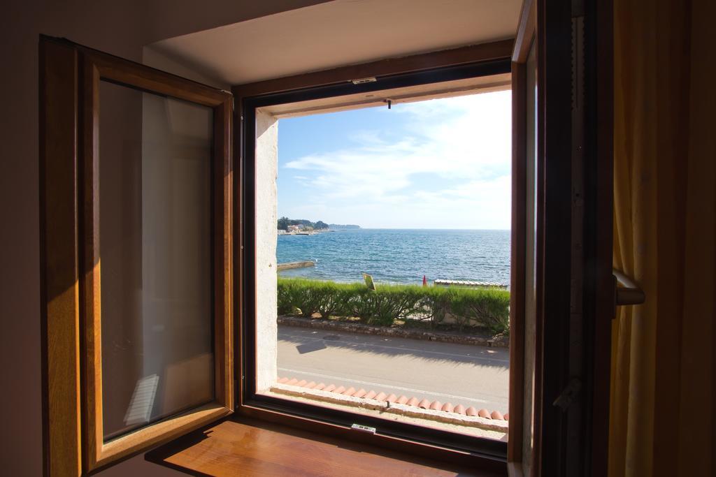 Beach House - Sea Breeze Porec Bagian luar foto
